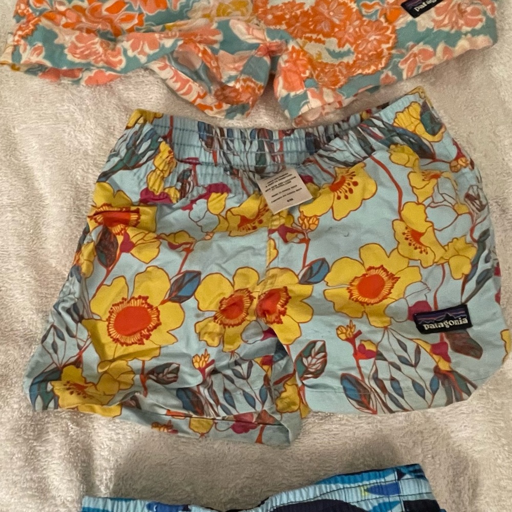 Patagonia 6m baby baggies shorts. sunflowers. Like new.